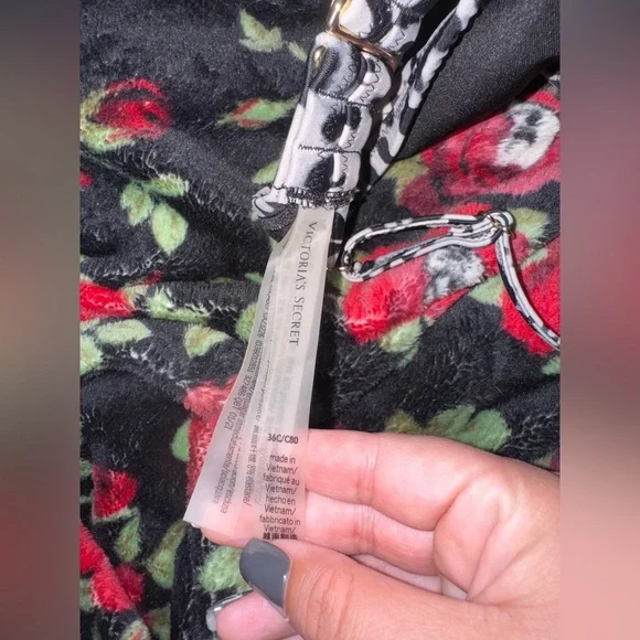 Victorias Secret Cheetah Print Bikini Top - Picture 2 of 2